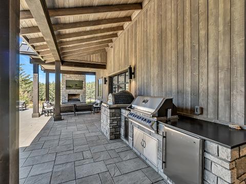 Cultured Stone - Sculpted Ashlar Silver Shore